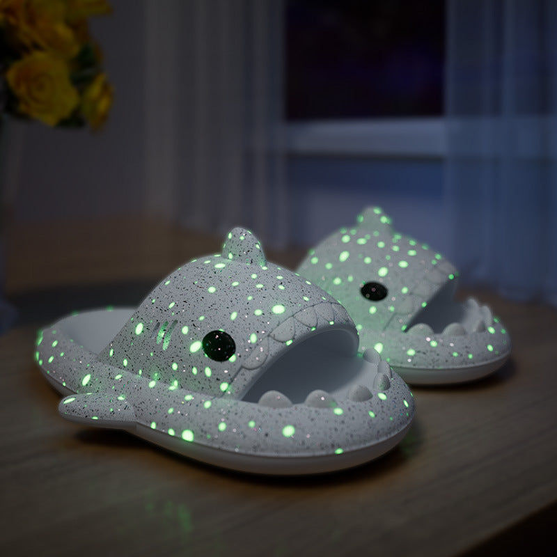 Glow in the Dark Haai Slippers – Comfortabele Antislip Sloffen